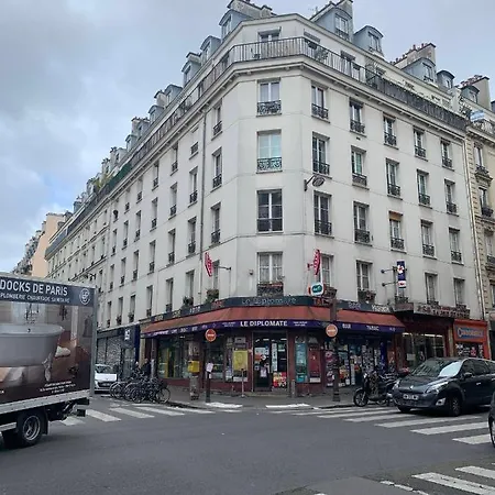 Privee Dans Superbe Parisien ! Homestay Paris
